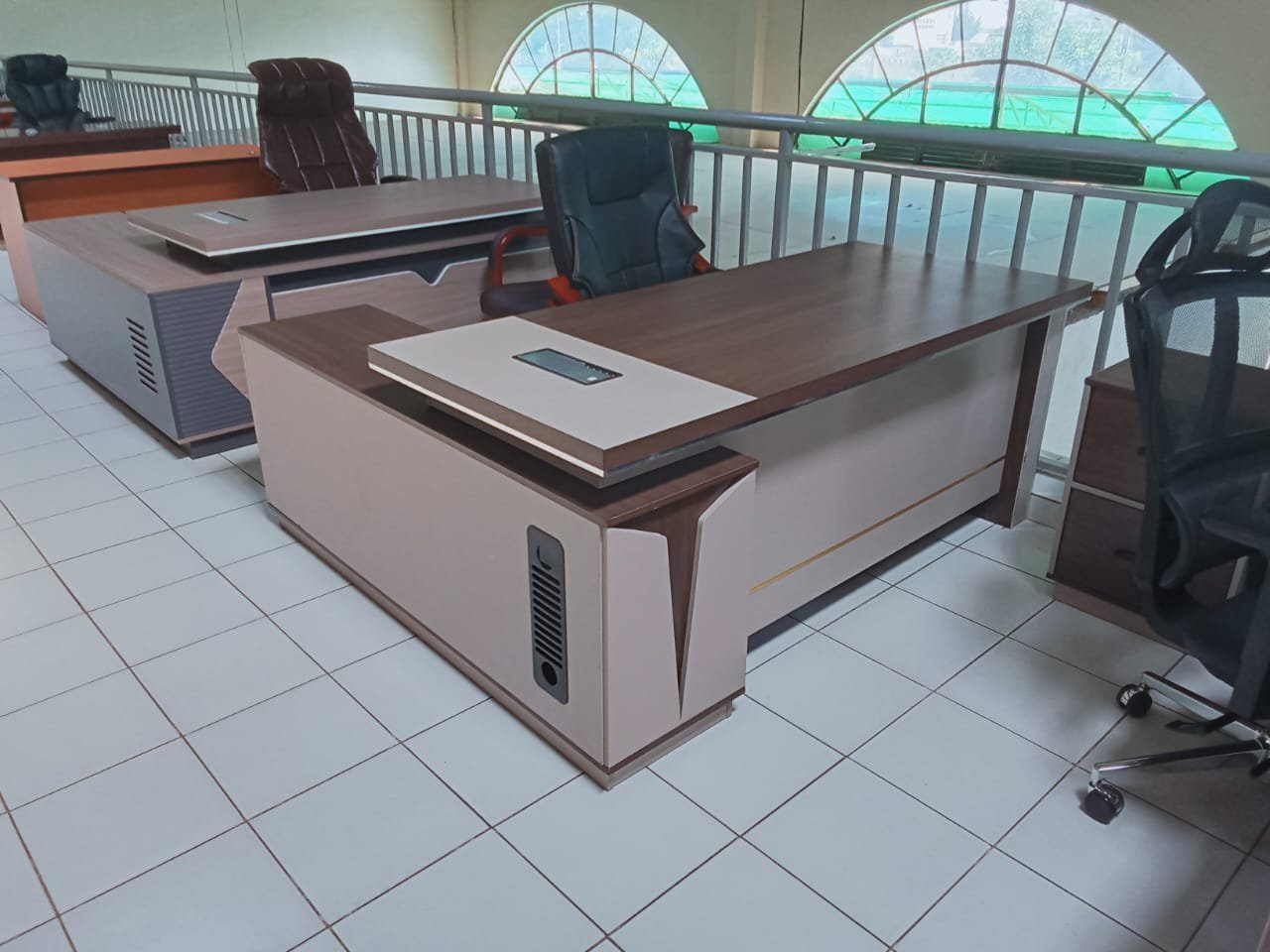 Elegant Executive Office Desk - Enkaji Households