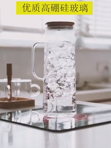 Glass Borosilicate Water Pitcher – Heat-Resistant and Elegant Design